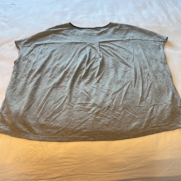 Blue/gray paisley short sleeved blouse size 12. Almost new - Picture 4 of 4